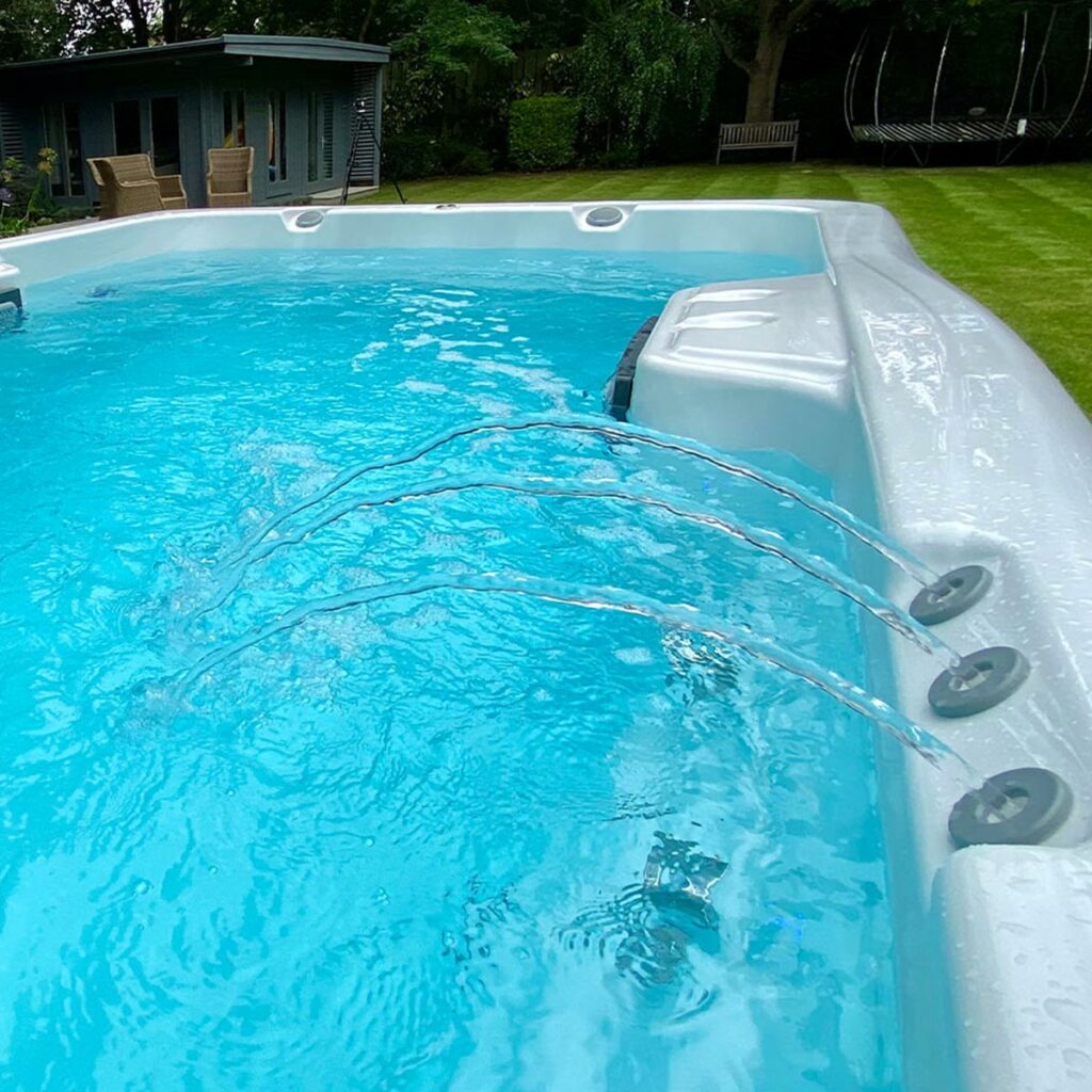 Wellis Amazonas Riverjet Life | 550 x 235 cm | Beheizter Pool mit Gegenschwimmanlage | 2 Sitzplätze mit Schwimmbereich
