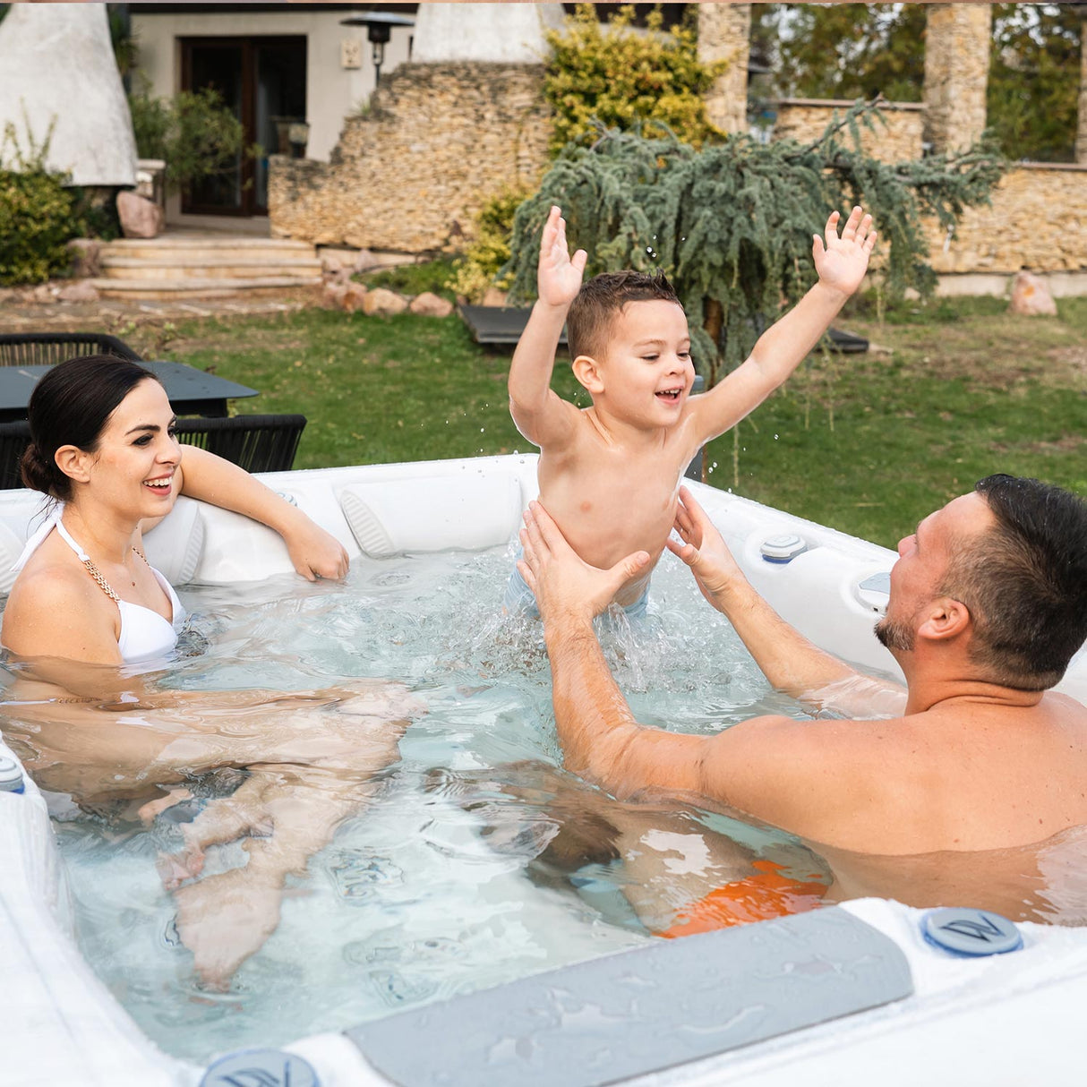 Wellis Teide Life | 215 x 160 cm | Premium Whirlpool Komplettset | 1 Liege- und 2 Sitzplätze
