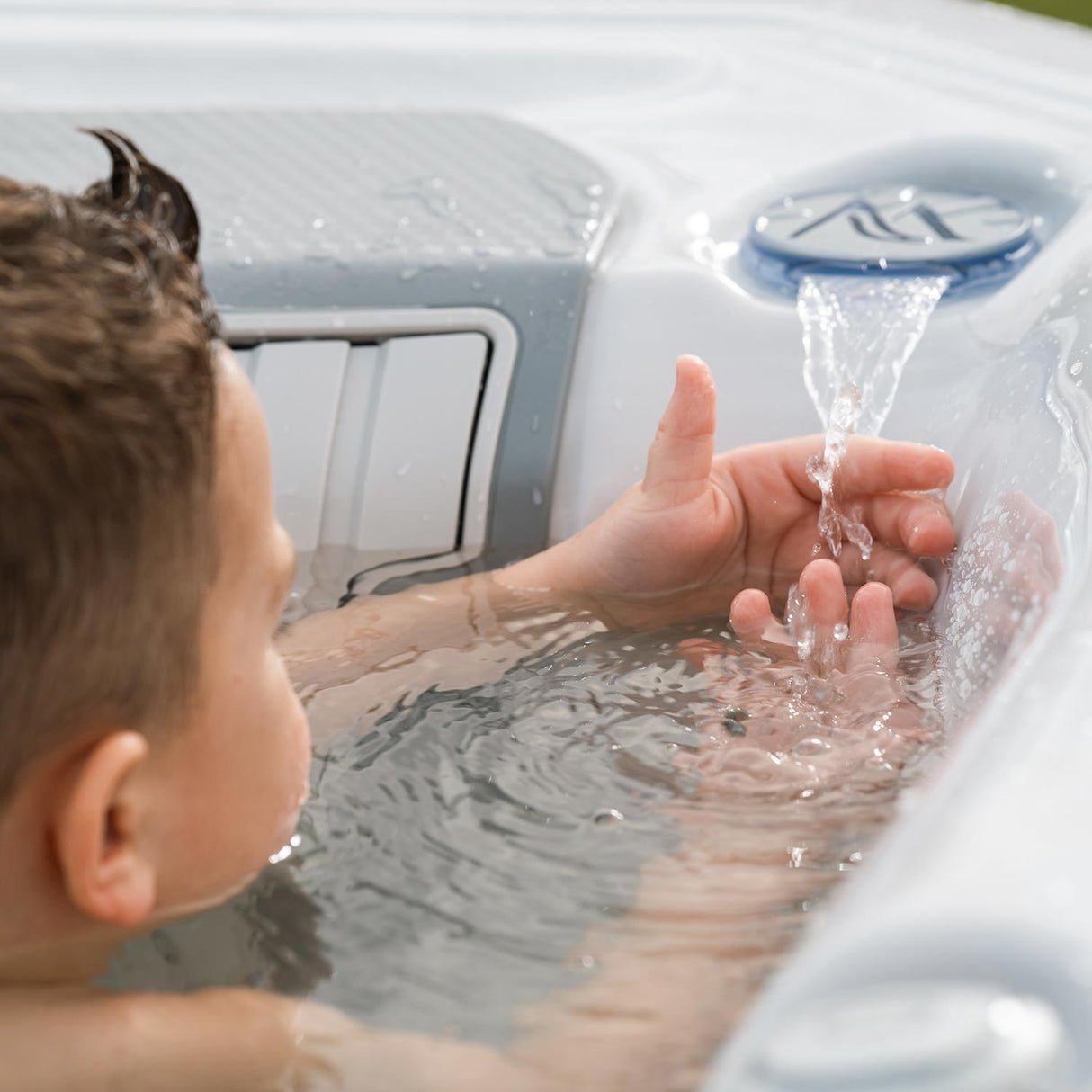 Wellis Teide Life | 215 x 160 cm | Premium Whirlpool Komplettset | 1 Liege- und 2 Sitzplätze