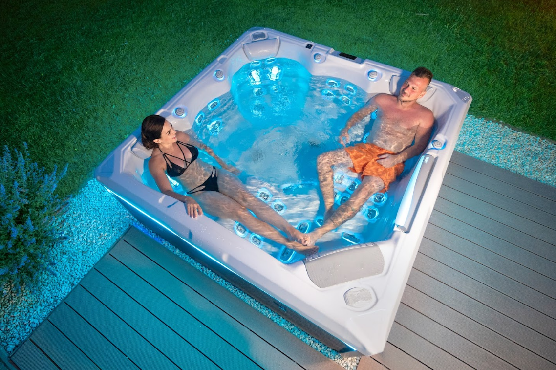 Wellis Makalu Life Essential | 215 x 215 cm | Premium Whirlpool Komplettset | 2 Liege- und 3 Sitzplätze