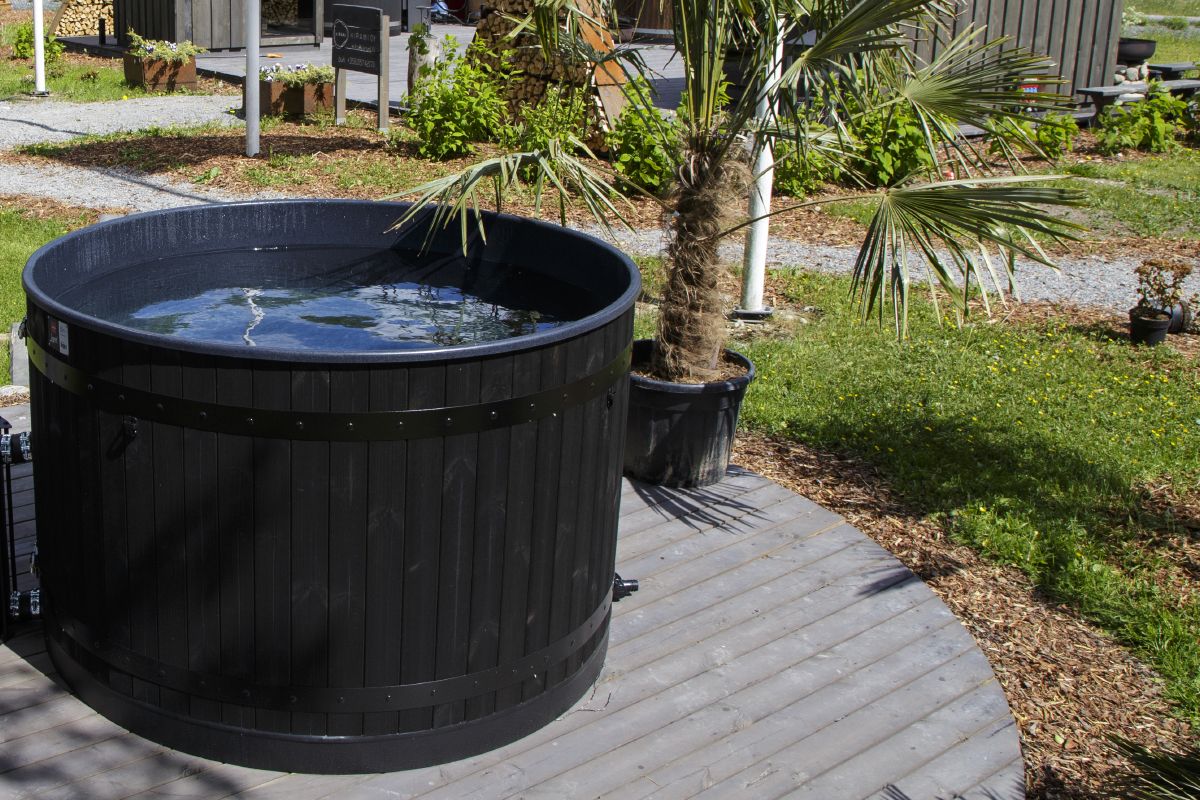Harvia HotTub Black mit Holzofen | Legend Series | Made in Finnland | SHL3501