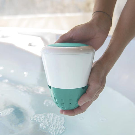 Smarte Wassermessstation | by HotTubs24