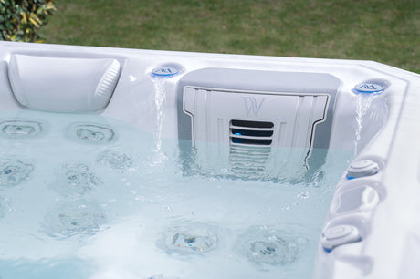 Wellis Teide Life | 215 x 160 cm | Premium Whirlpool Komplettset | 1 Liege- und 2 Sitzplätze