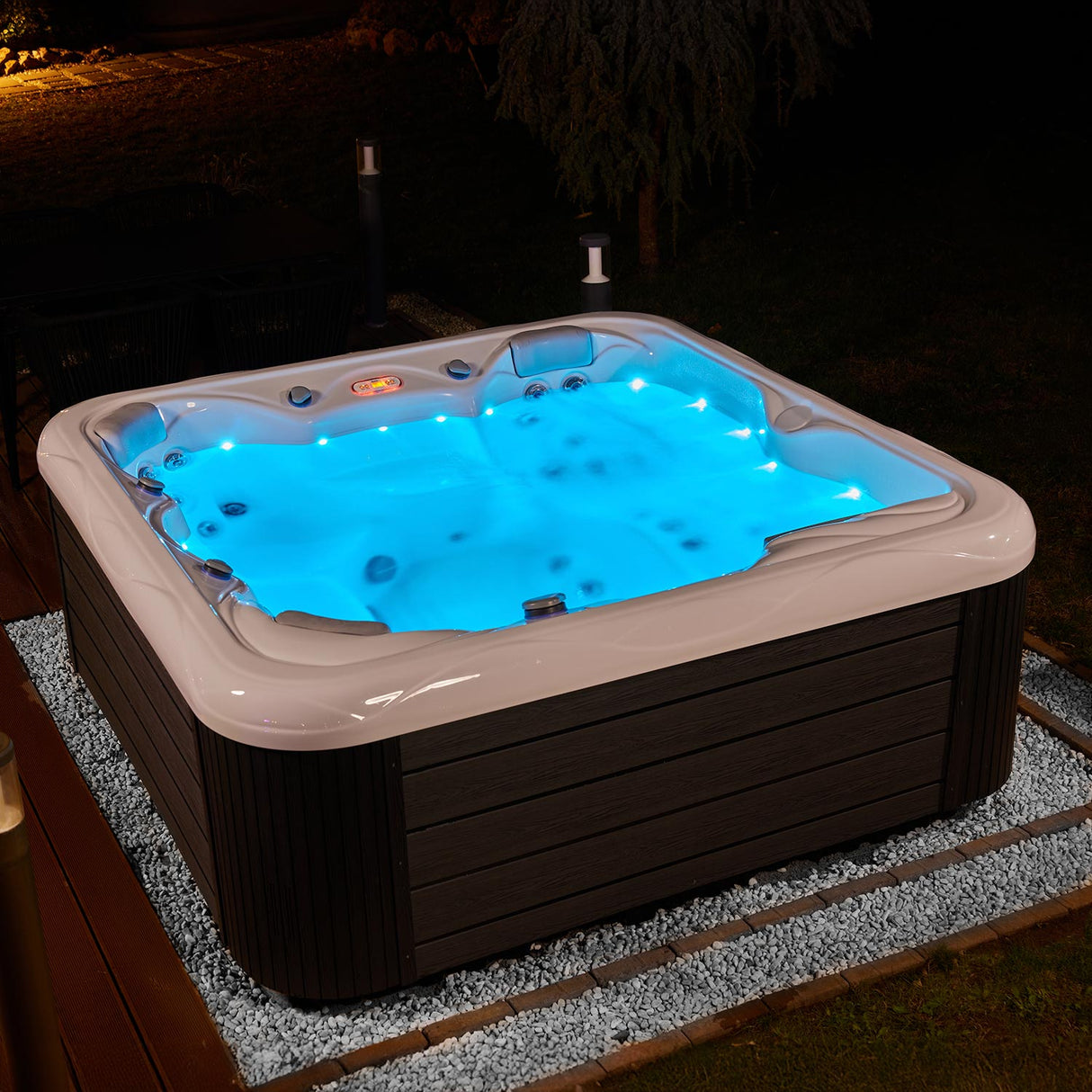 Wellis Venus | 215 x 215 cm | Whirlpool Komplettset | 1 Liege- und 5 Sitzplätze
