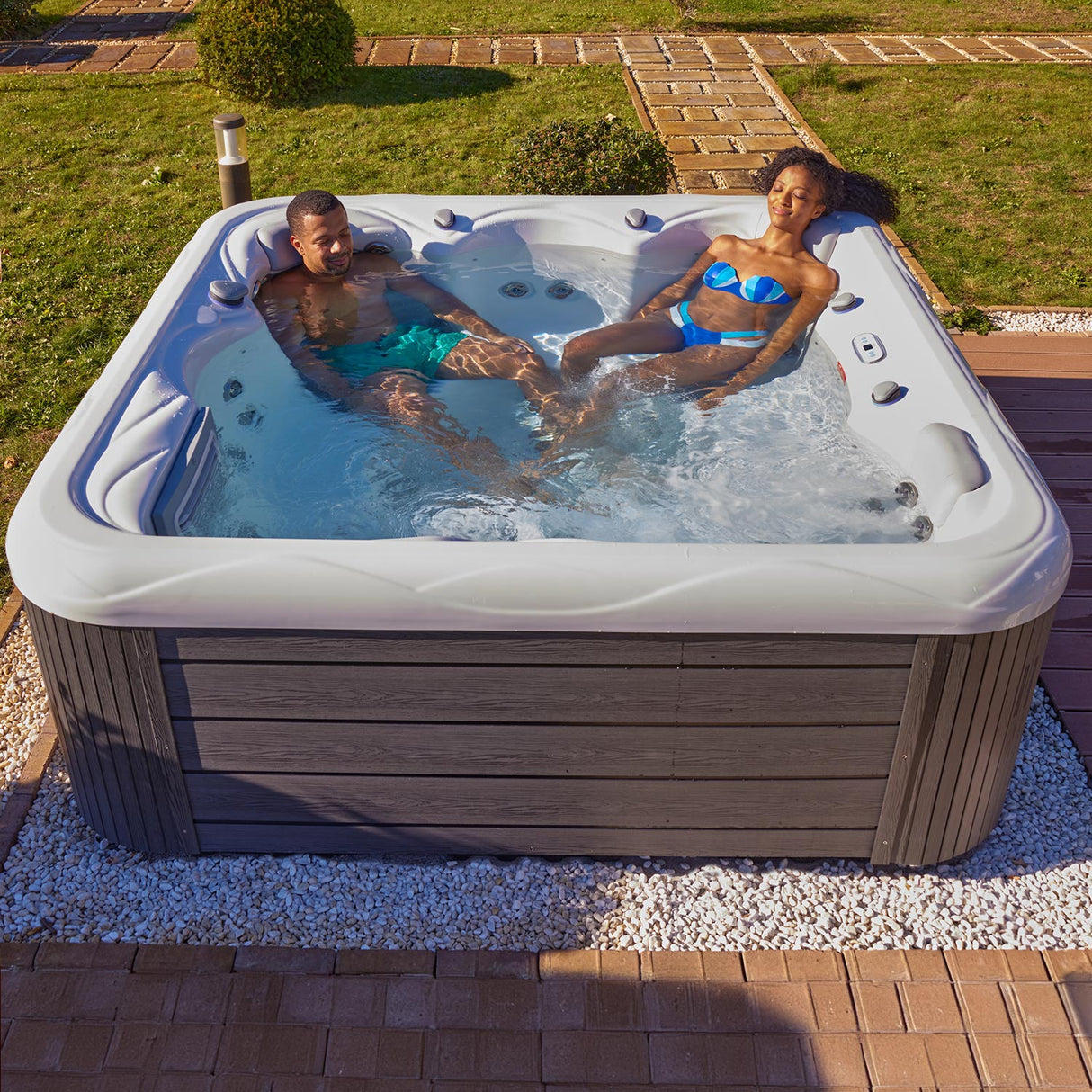 Wellis Venus | 215 x 215 cm | Whirlpool Komplettset | 1 Liege- und 5 Sitzplätze