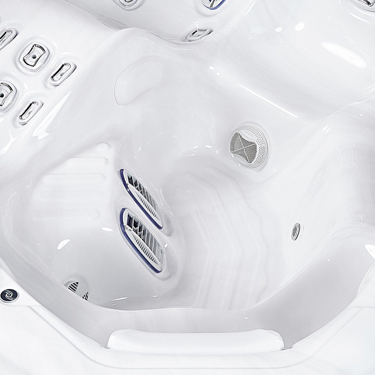 Wellis Kilimanjaro Life Deluxe | 236 x 236 cm | Premium Whirlpool Komplettset | 1 Liege- und 5 Sitzplätze