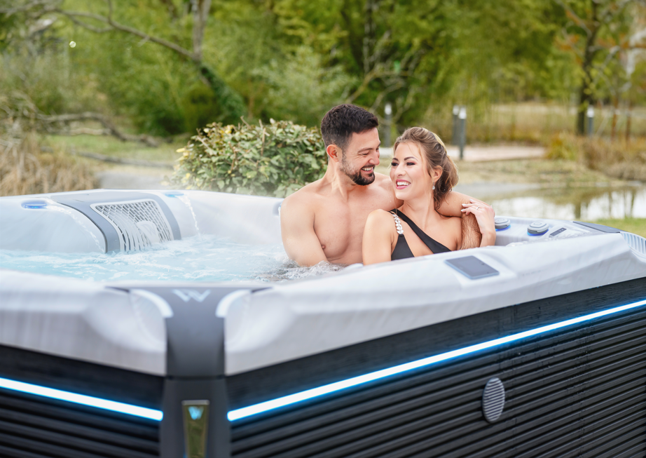 Wellis Kilimanjaro Life Deluxe | 236 x 236 cm | Premium Whirlpool Komplettset | 1 Liege- und 5 Sitzplätze